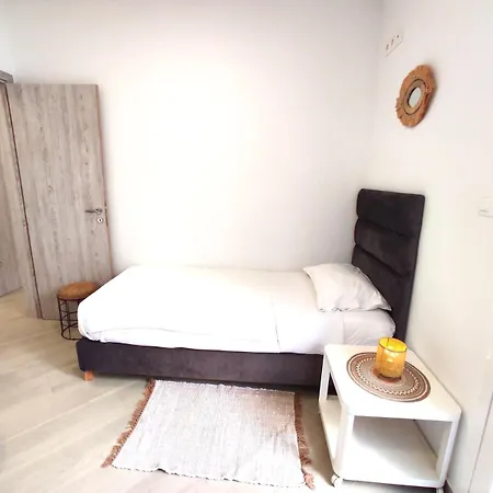 Modern Mykonos 2 Bd Aqua Apt W Shared Pool