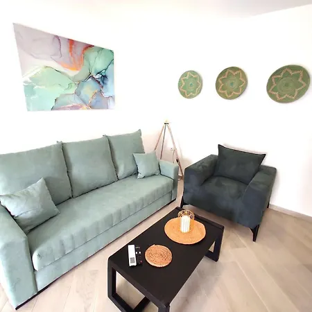 Modern Mykonos 2 Bd Aqua Apt W Shared Pool * Plintri