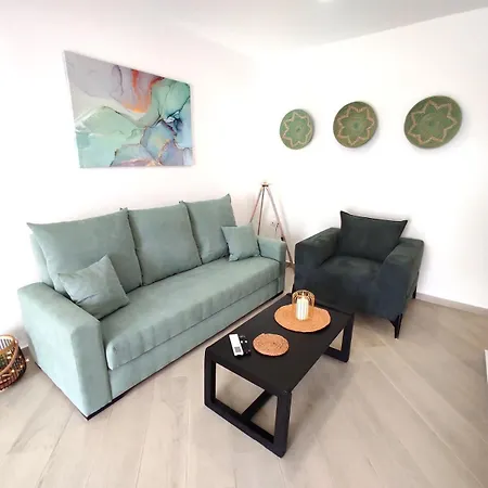 Modern Mykonos 2 Bd Aqua Apt W Shared Pool *