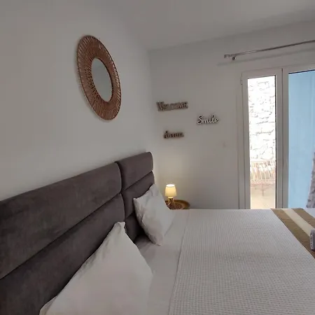 Modern Mykonos 2 Bd Aqua Apt W Shared Pool *